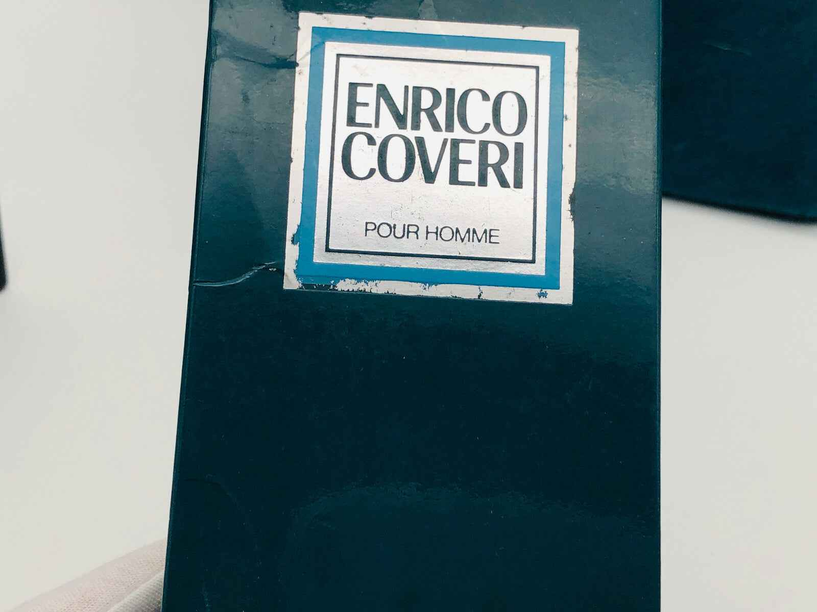 Scatola di profumo Enrico Coveri Pour Homme Vintage con logo riconoscibile e design elegante