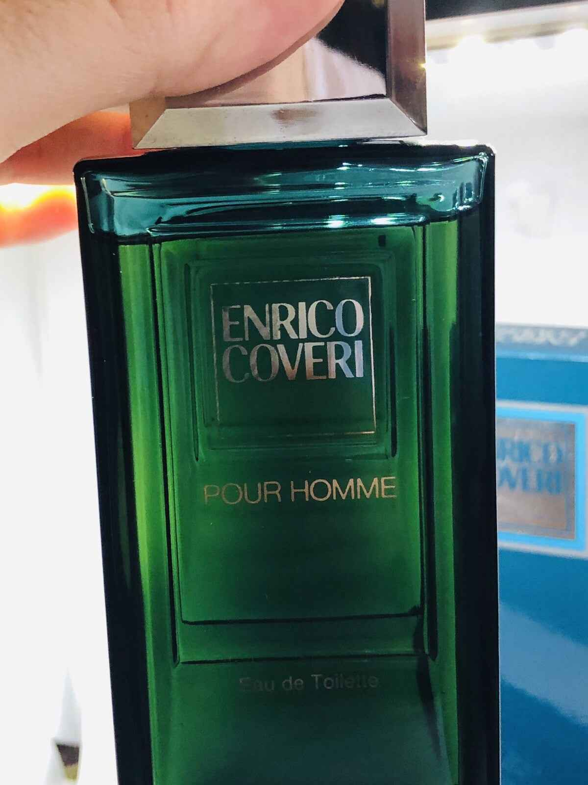 Flacone di profumo Enrico Coveri Pour Homme in verde elegante, ideal per l'uso quotidiano