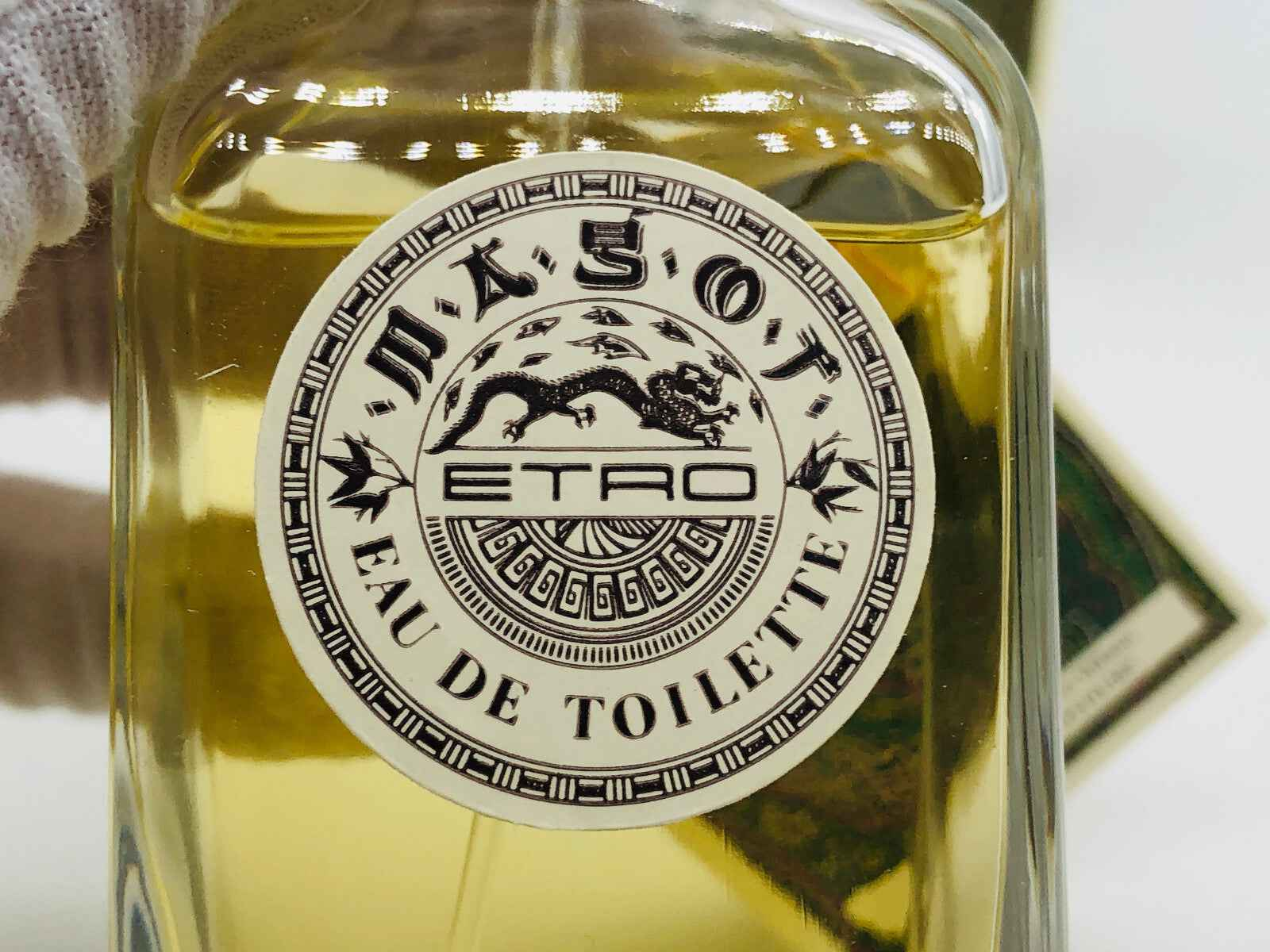 Flacone di profumo ETRO MAGOT VINTAGE con etichetta distintiva e aroma unico