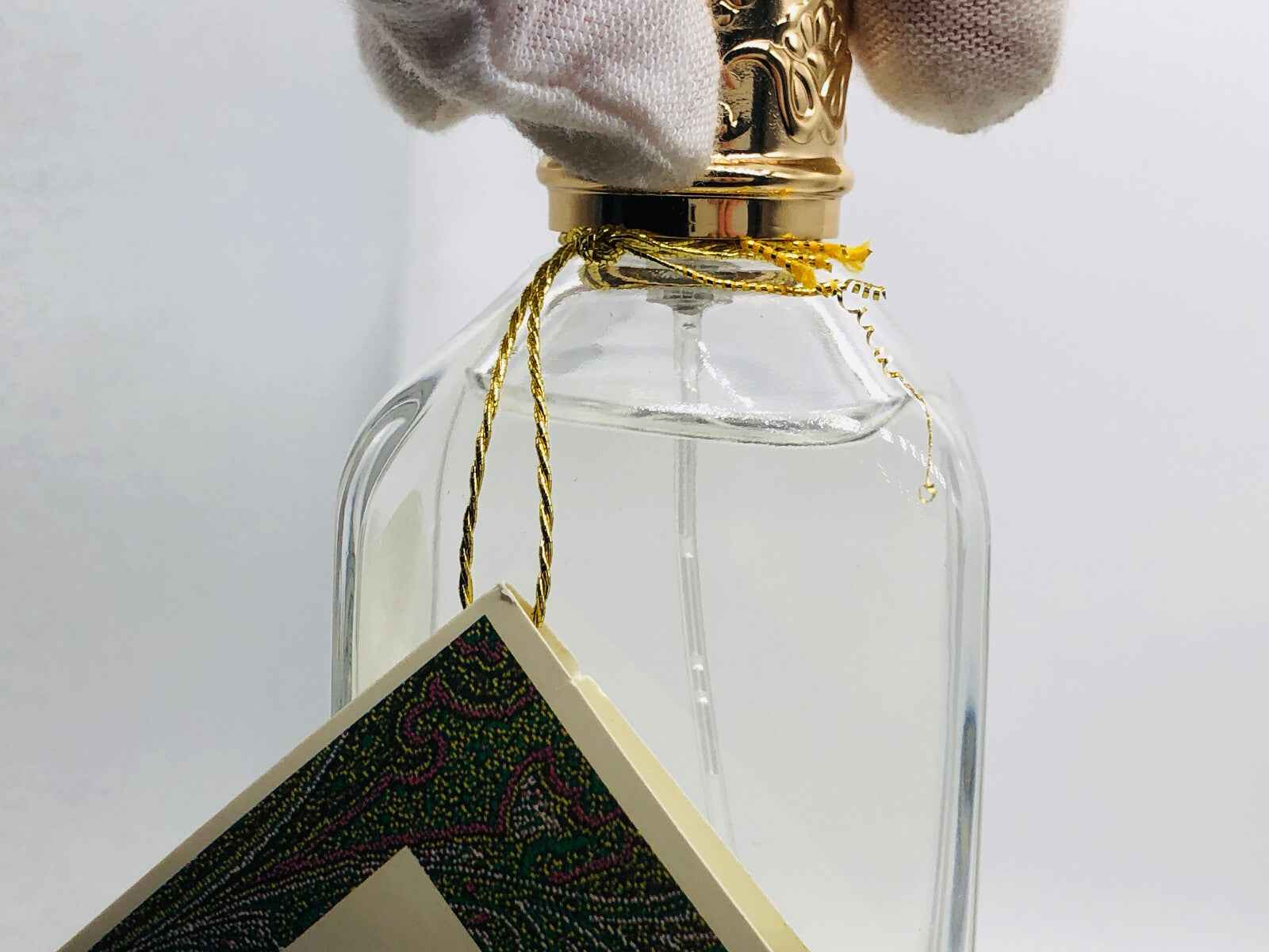 Flacone di profumo Etro Musk Vintage con tappo decorativo e cartellino elegante