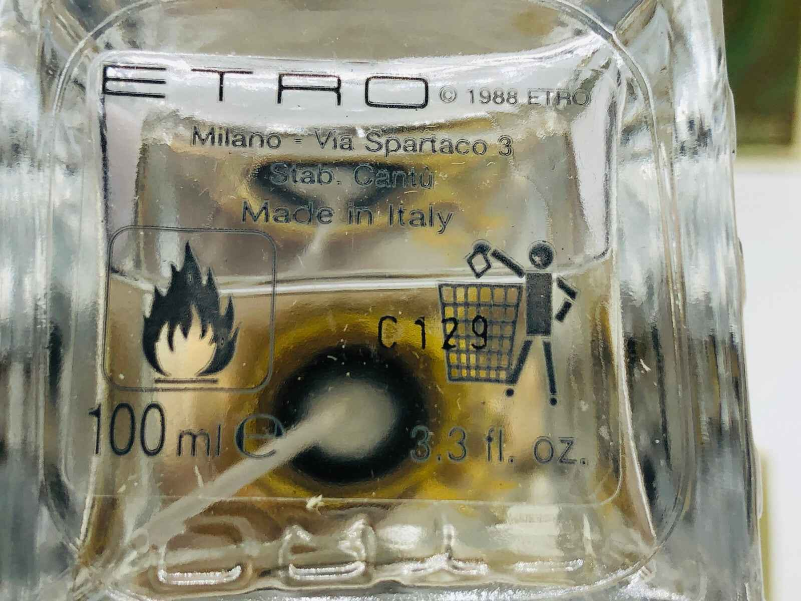 Dettaglio della bottiglia di Profumo Etro Musk Vintage con etichetta e informazioni sul prodotto
