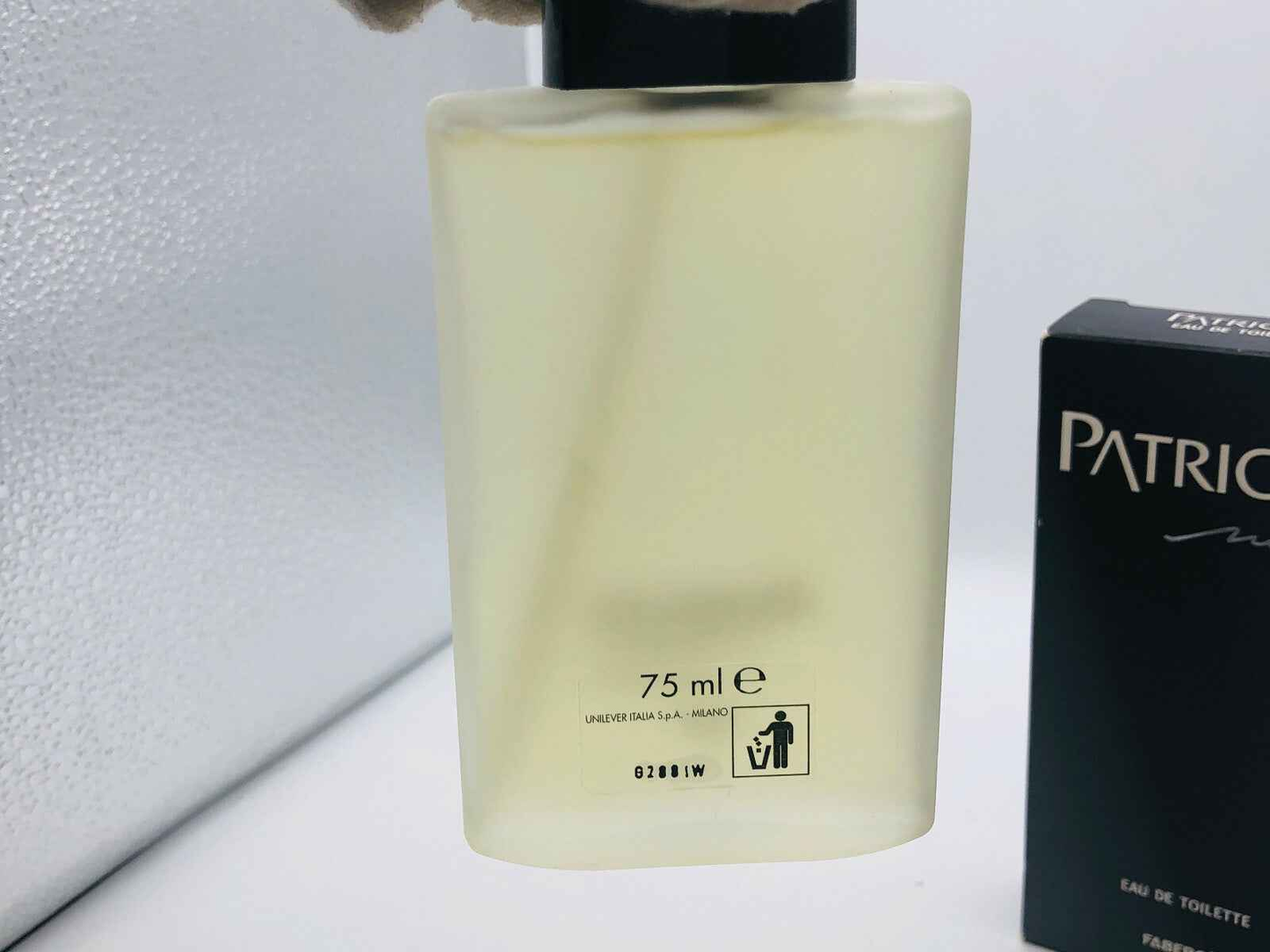 Flacone di profumo Fabergé Patrchs Noir Vintage da 75 ml in un elegante design trasparente