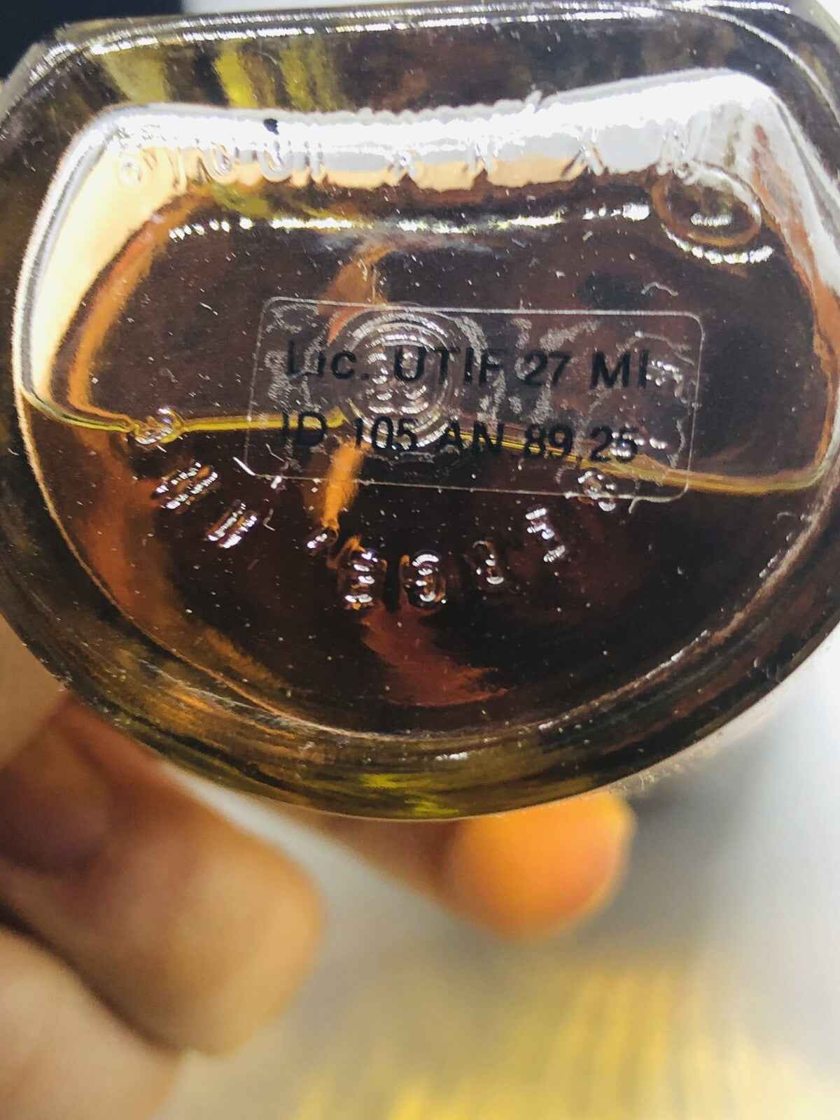 Flacone di profumo Faberge Cellini con dettagli visibili sul fondo per collezionisti