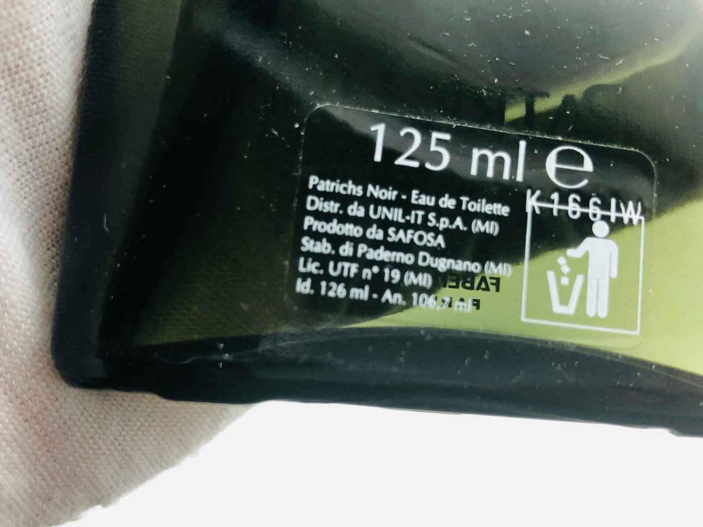 Flacone di Profumo Patrichs Noir da 125 ml con etichetta dettagliata per eau de toilette
