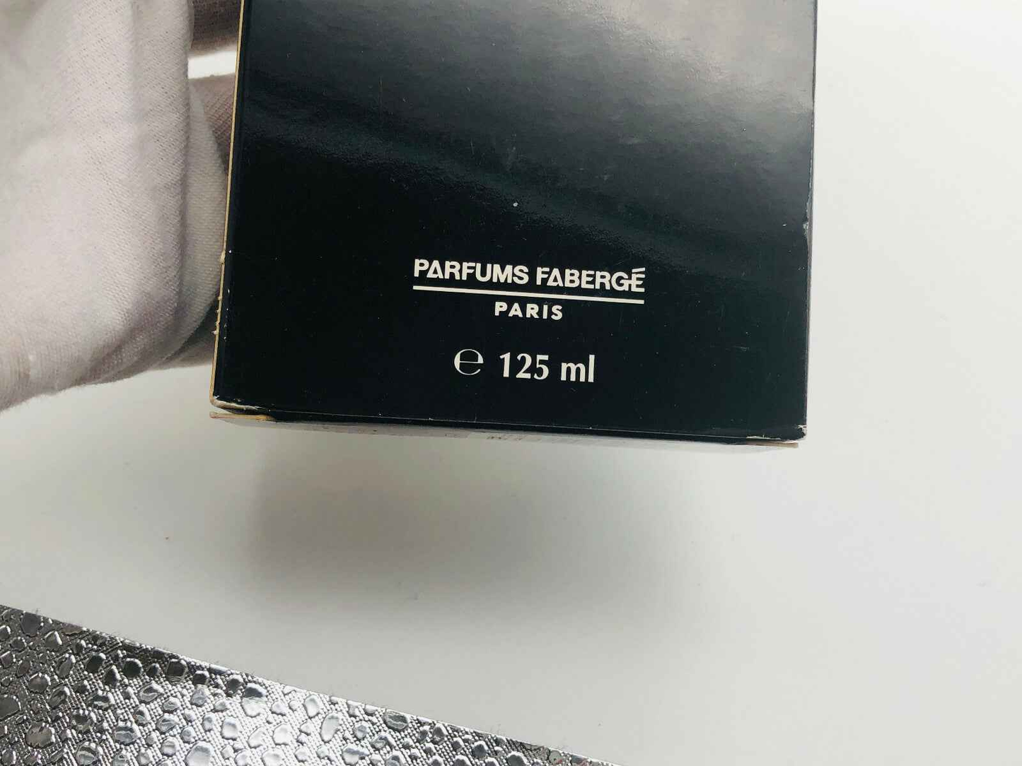 Scatola di profumo Fabergé Patrichs Noir da 125 ml con design elegante e marchio distintivo