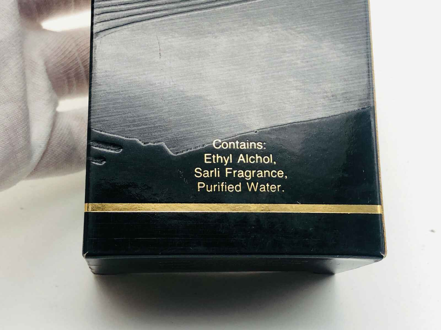 Scatola del profumo Fausto Sarli con ingredienti elencati, elegante design nero e dettagli dorati