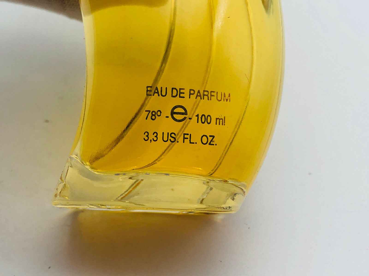 Flacone di profumo Fausto Sarli da 100 ml con etichetta Eau de Parfum e colore giallo dorato