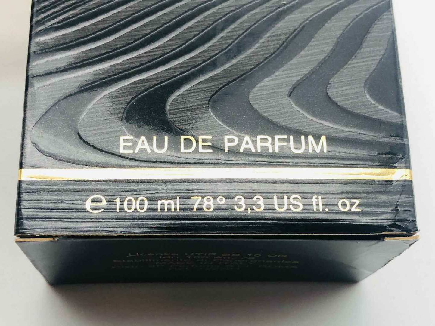 Scatola di profumo Fausto Sarli da 100 ml con design elegante e scritta Eau de Parfum