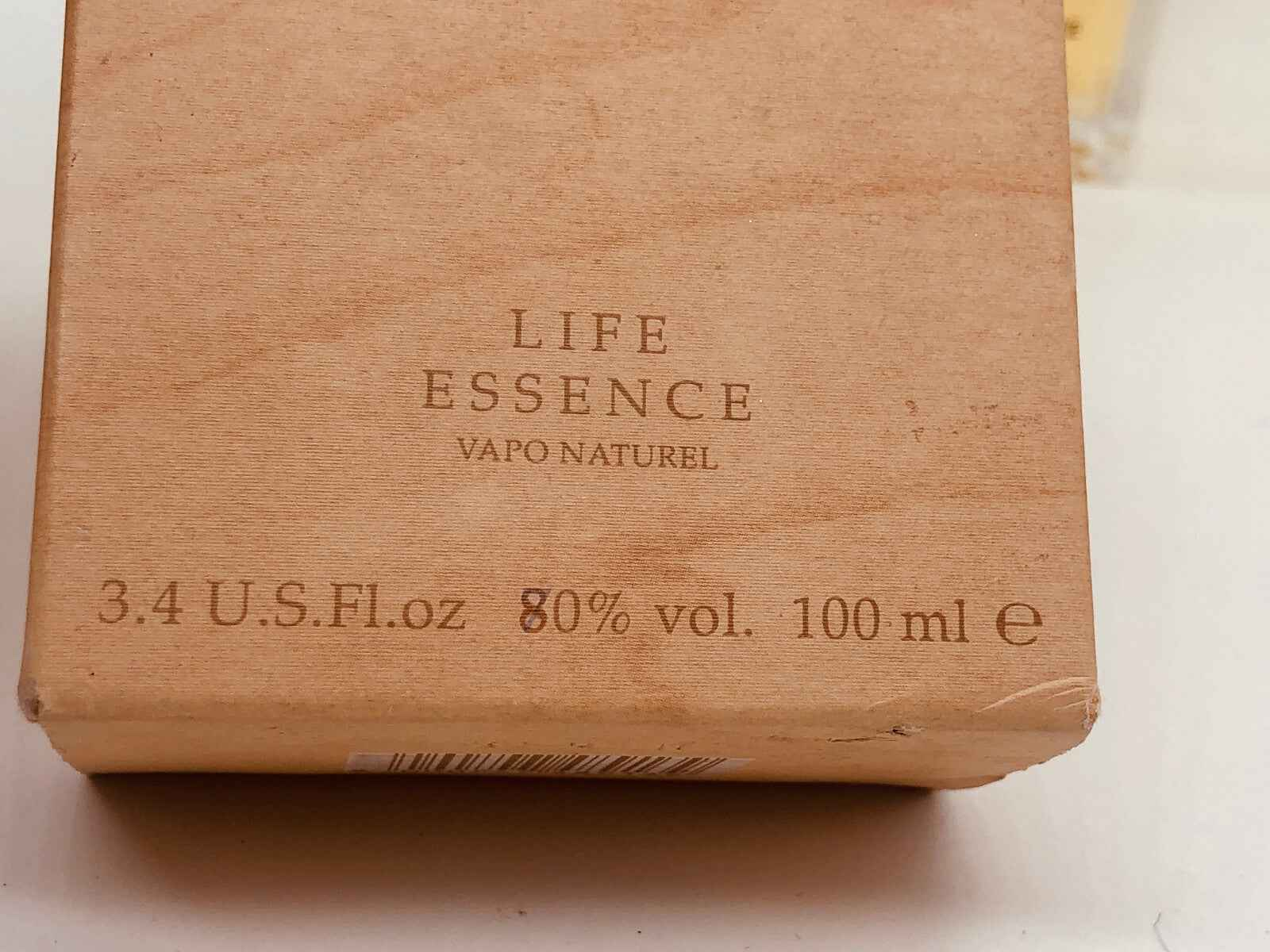 Scatola di profumo Fendi Life Essence da 100 ml con etichetta chiara sul contenuto