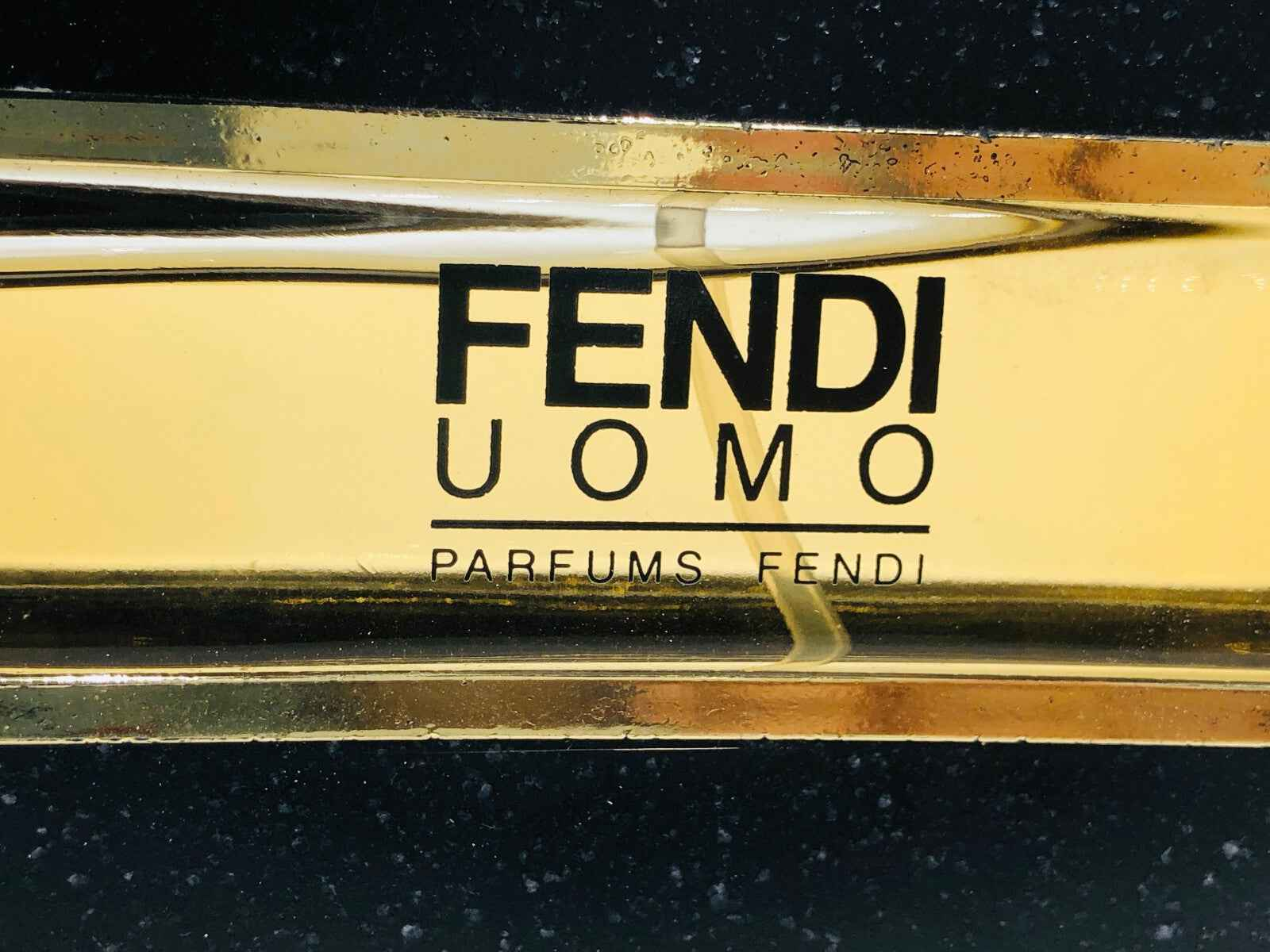 Flacone di Profumo Fendi Uomo Vintage con design elegante e logo distintivo