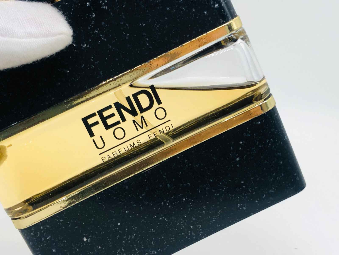 Flacone di Profumo Fendi Uomo Vintage con packaging elegante in nero e dettagli dorati