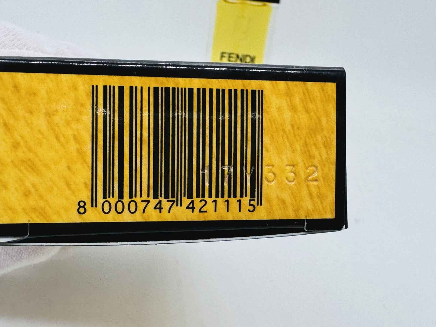 Scatola di profumo Vintage Fendi Donna con codice a barre visibile sul lato