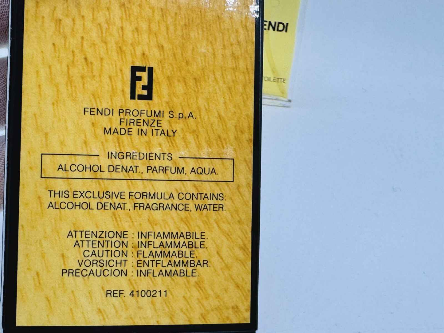 Etichetta del profumo vintage Fendi donna con ingredienti e avvertenze per la sicurezza