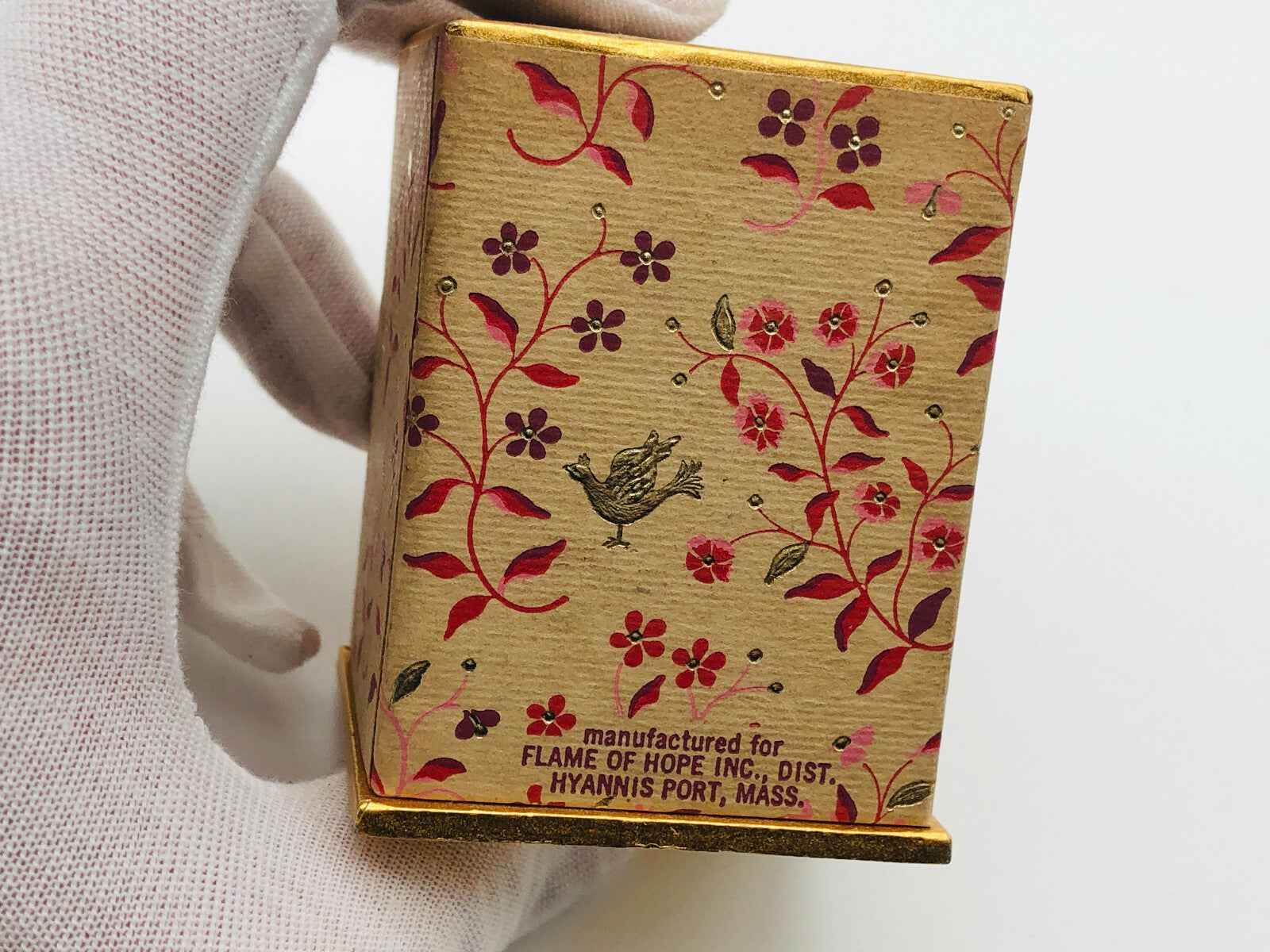 Scatola del profumo Flame Of Hope Parfum con decorazioni floreali e disegno di un uccello