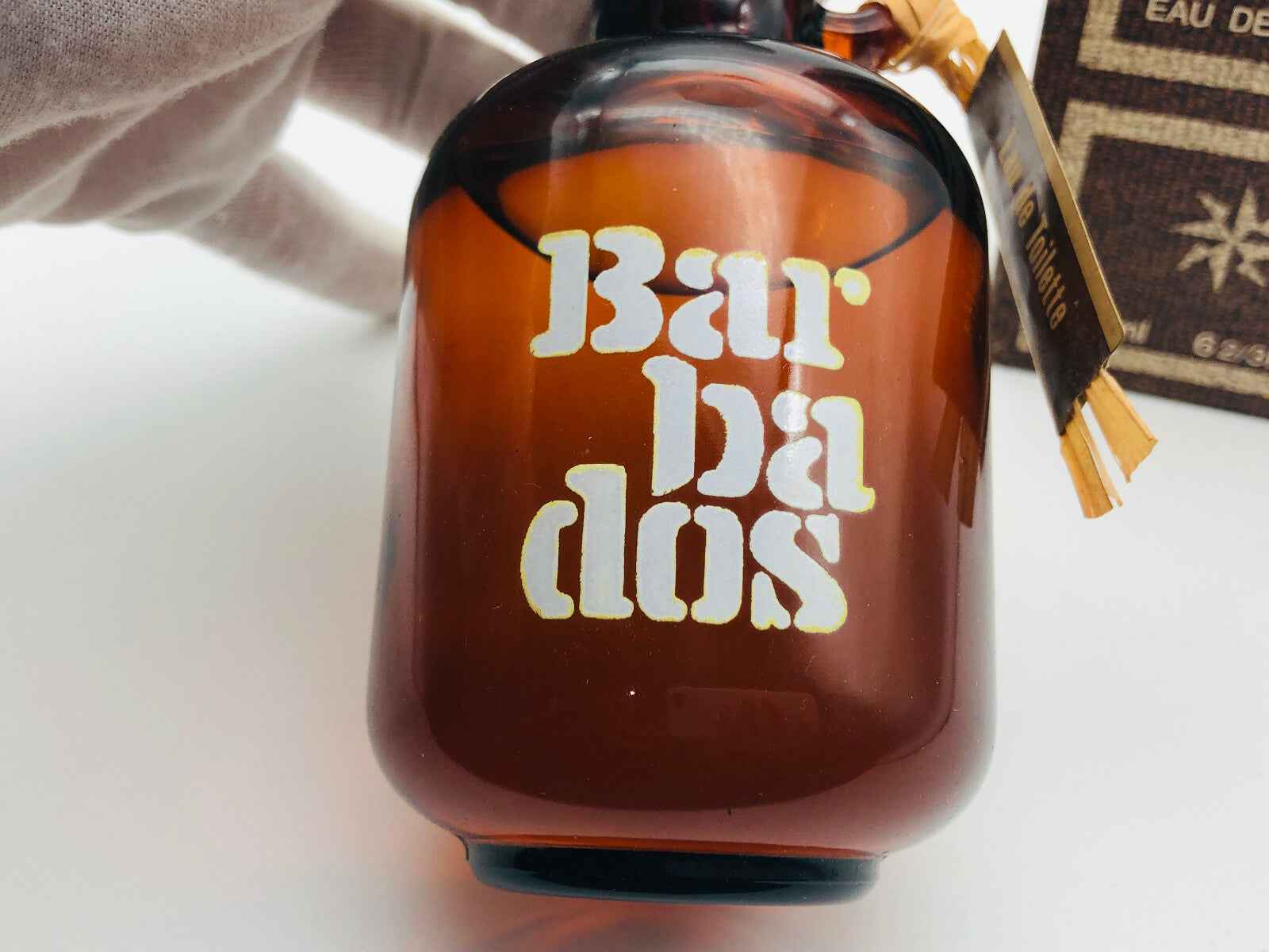 Flacone di profumo Forester Barbados in vetro marrone con etichetta bianca