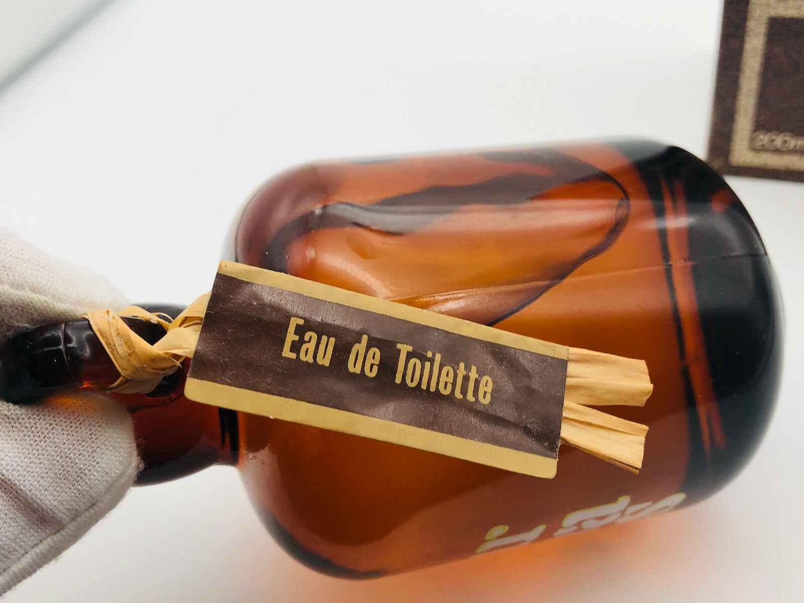 Bottiglia di profumo Forester Barbados con etichetta Eau de Toilette, design elegante e aroma unico