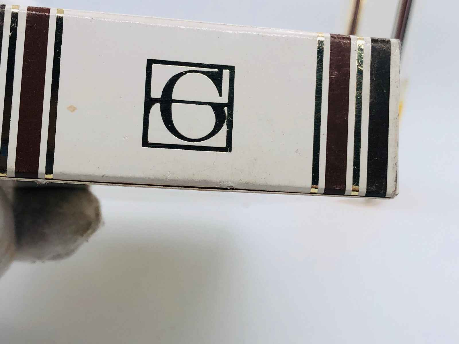 Scatola del profumo Galitzine Mon Homme Vintage con logo in stile elegante e dettagli in oro