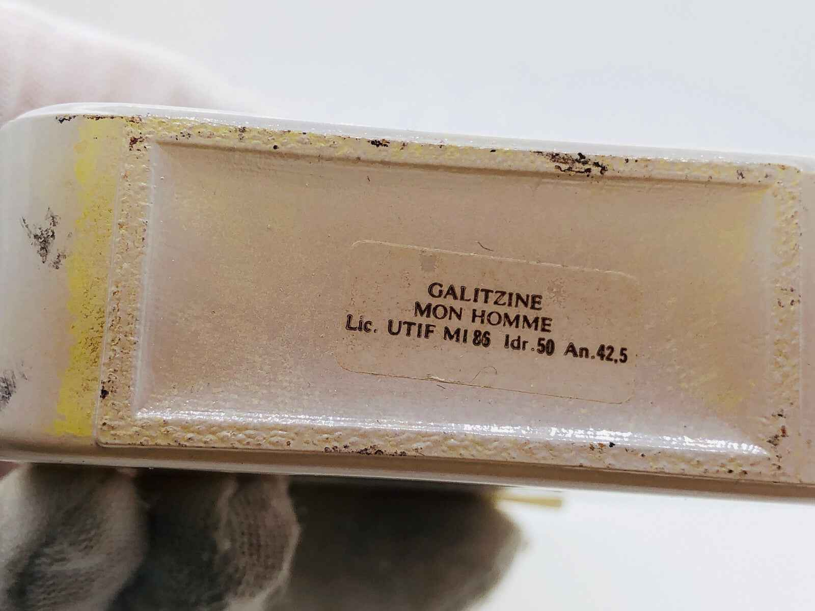 Etichetta del profumo Vintage Galitzine Mon Homme con dettagli del prodotto e licenza