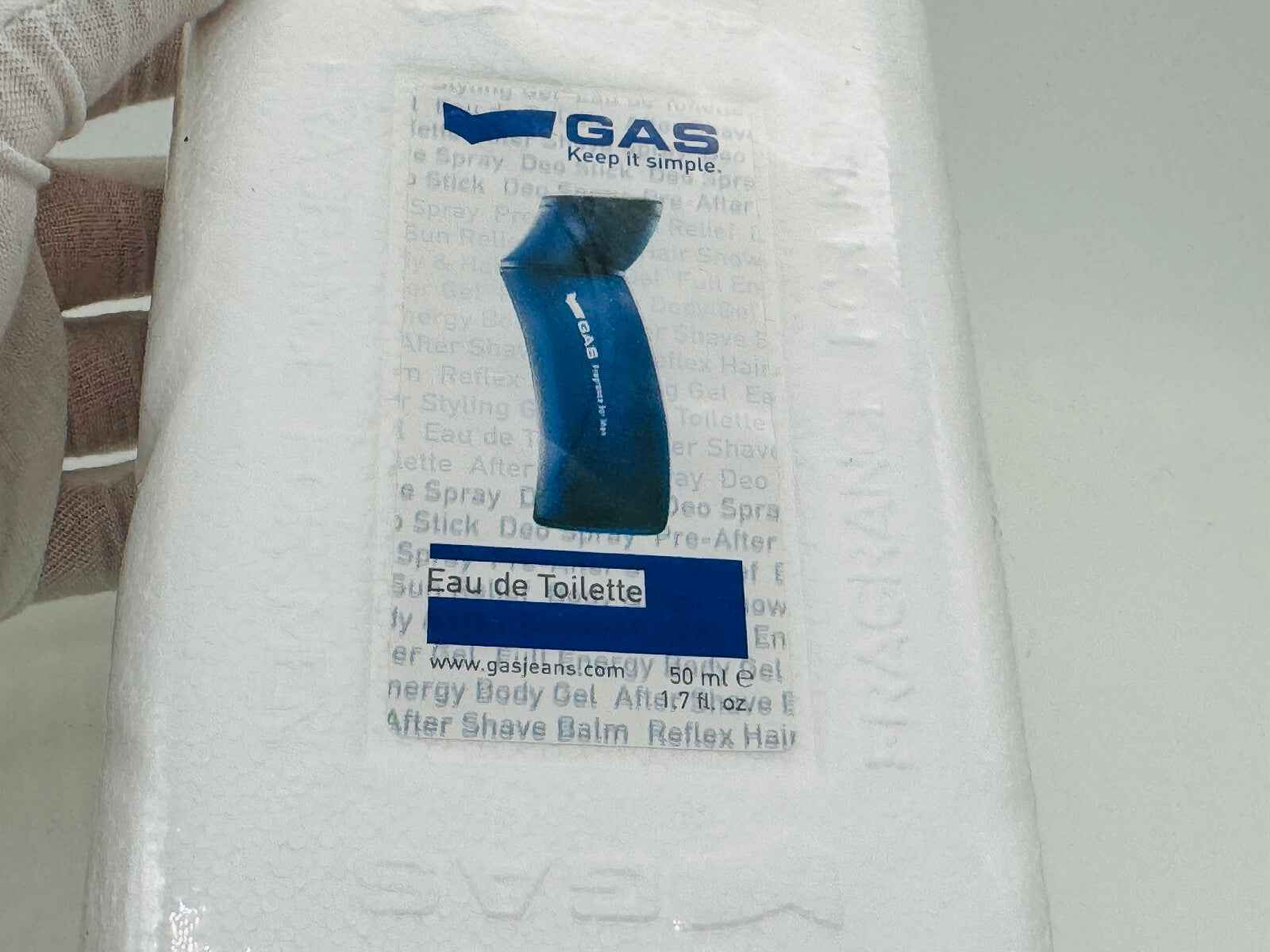 Profumo Gas Keep It Simple in flacone da 50 ml, design elegante con etichetta blu