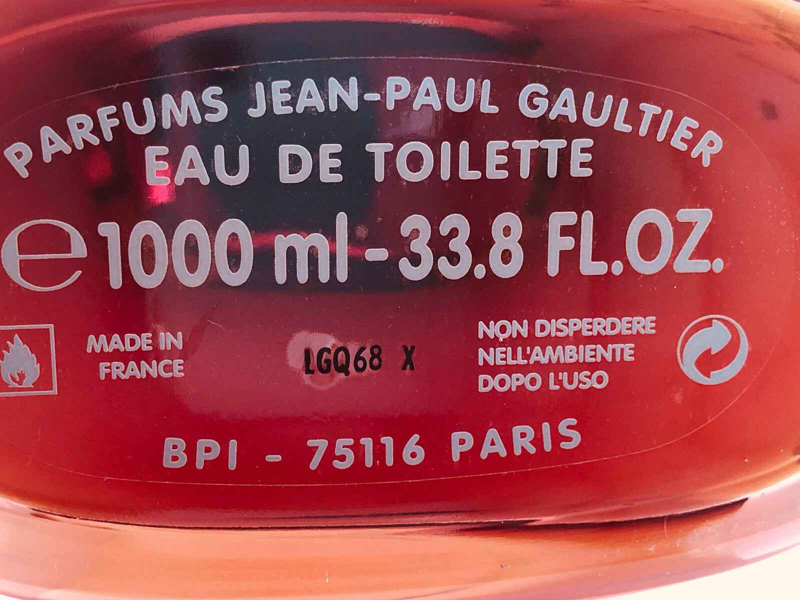 Flacone di Gaultier Classique Profumo Vintage da 1000 ml in elegante design rosso