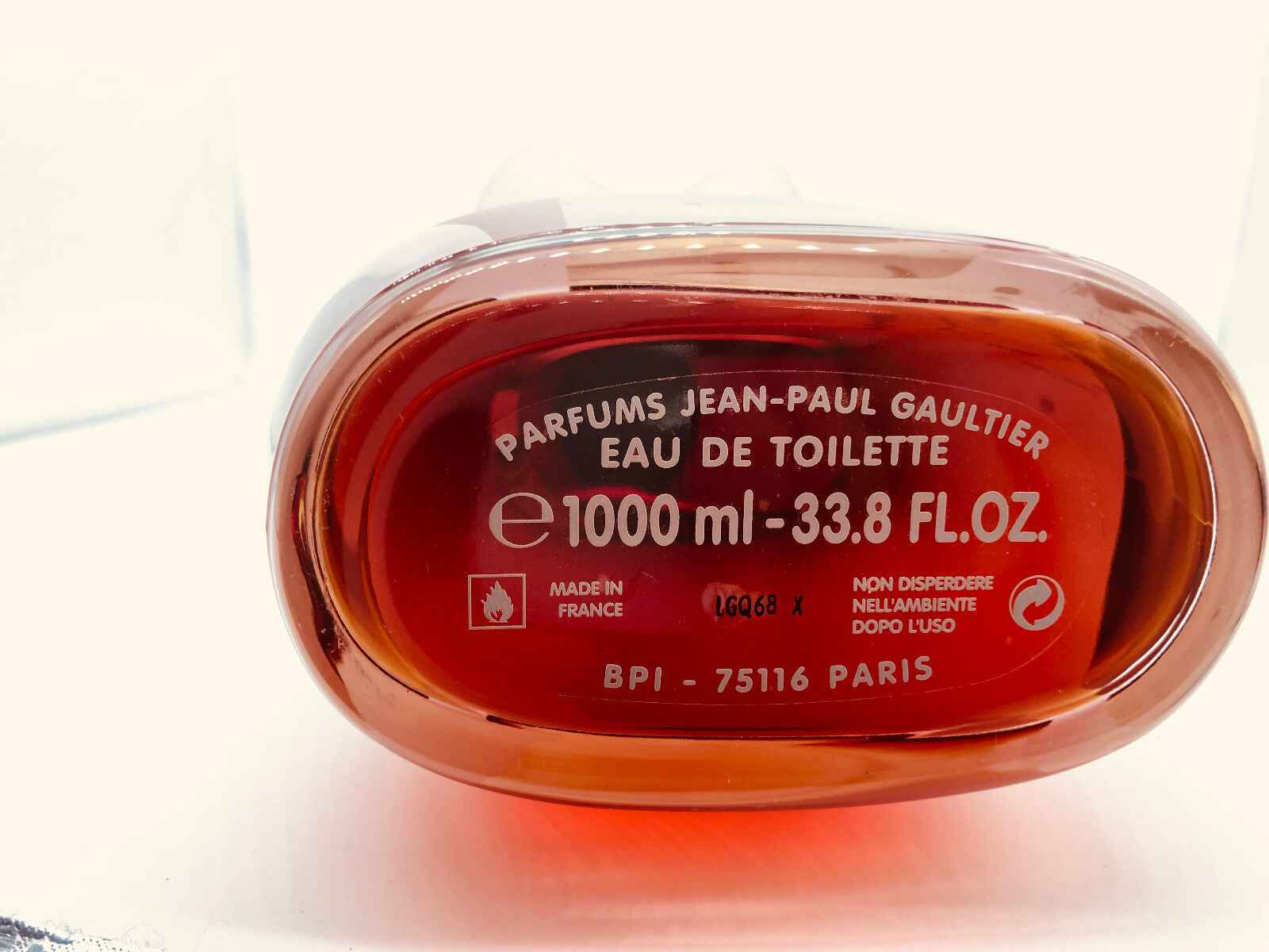 Flacone di Gaultier Classique Profumo Vintage in formato 1000 ml, con etichetta rossa e design distintivo