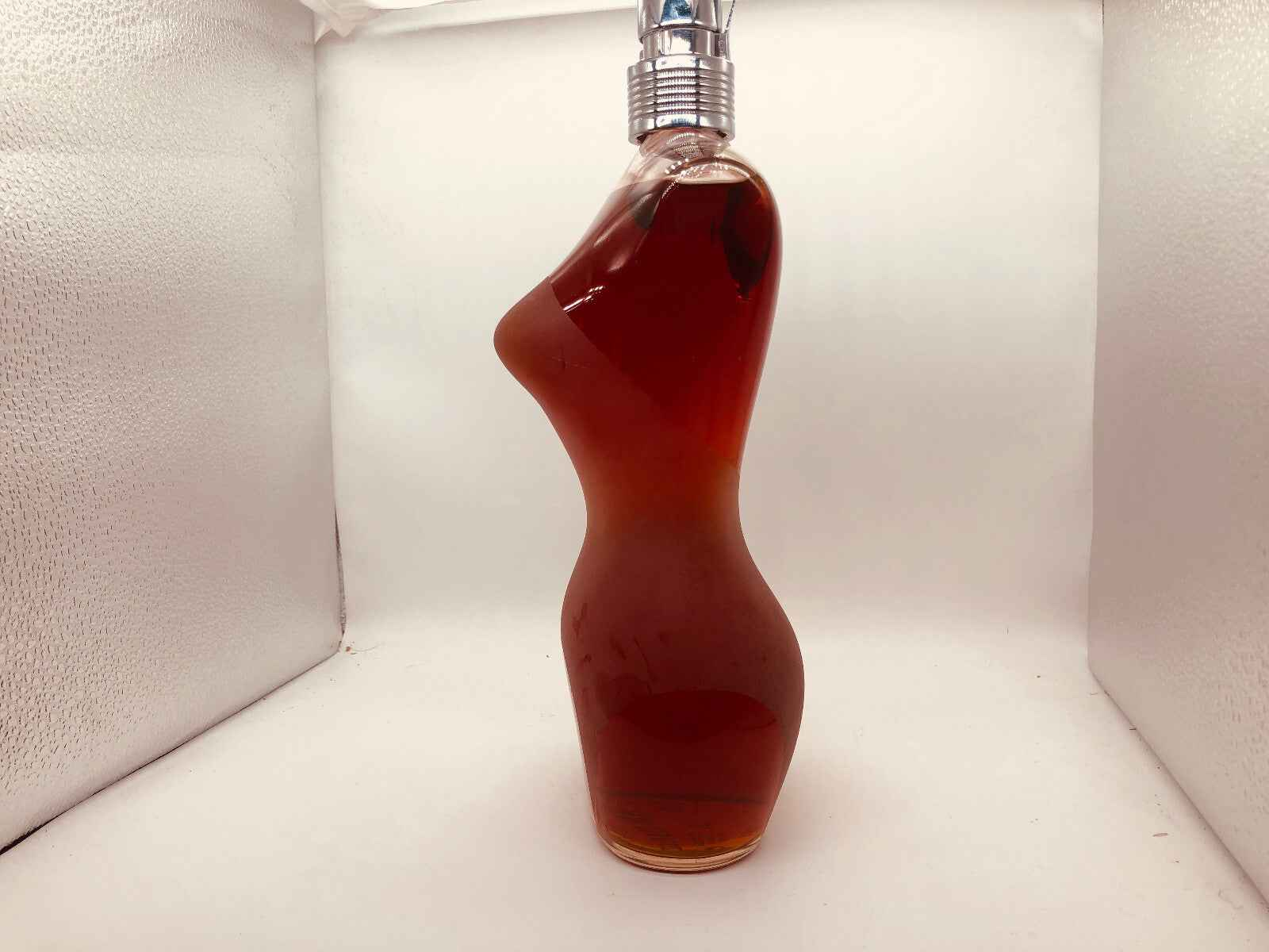Profumo Gaultier Classique Profumo Vintage in flacone dal design femminile distintivo e provocante