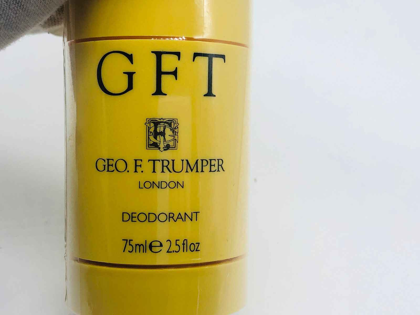 Deodorante Geo F Trumper Gft in confezione gialla da 75ml per una freschezza duratura