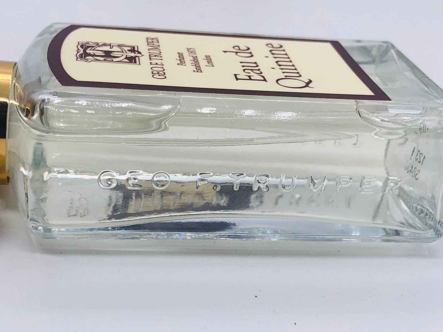 Profumo Eau De Quinine di Geo F Trumper in bottiglia elegante e trasparente