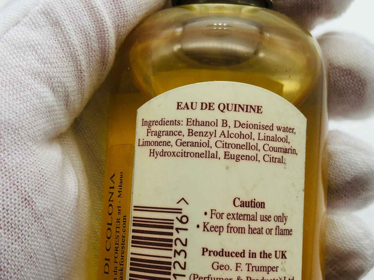 Flacone di Eau de Quinine di Geo F Trumper con ingredienti e avvertenze visibili sul retro
