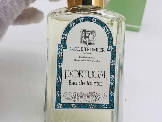 Flacone di profumo Geo F Trumper Portugal Eau de Toilette con etichetta decorativa