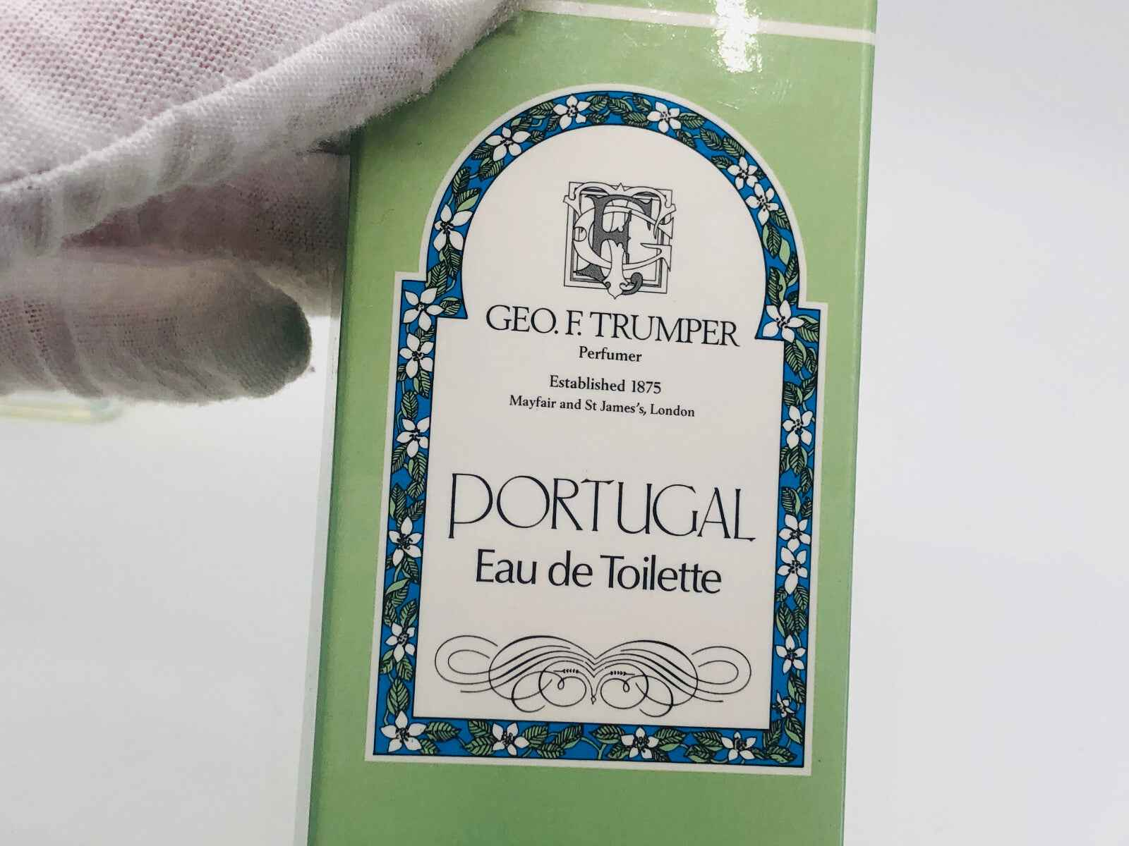 Profumo Geo F Trumper Portugal Eau de Toilette con elegante packaging verde