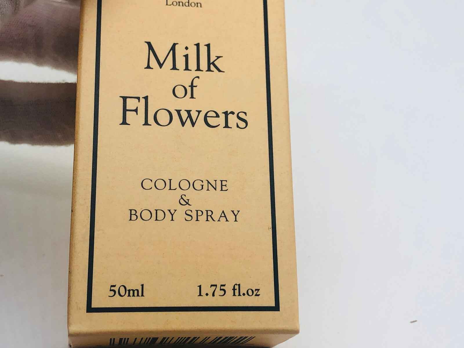 Scatola di profumo Geo F Trumper Milk Flowers da 50ml con spruzzo corpo e cologne
