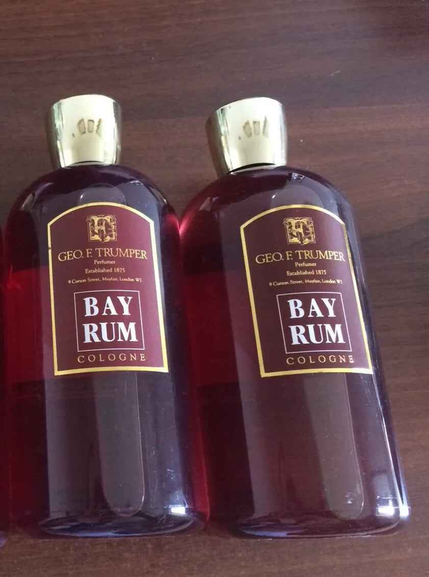 Due bottiglie di Trumper Profumo Bay Rum, altamente profumate con un'etichetta elegante