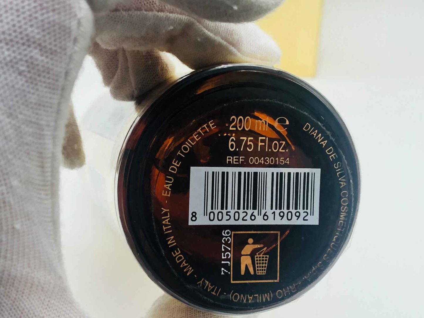 Base del flacone di profumo Gff Uomo Vintage da 200 ml con etichetta di prodotto in evidenza