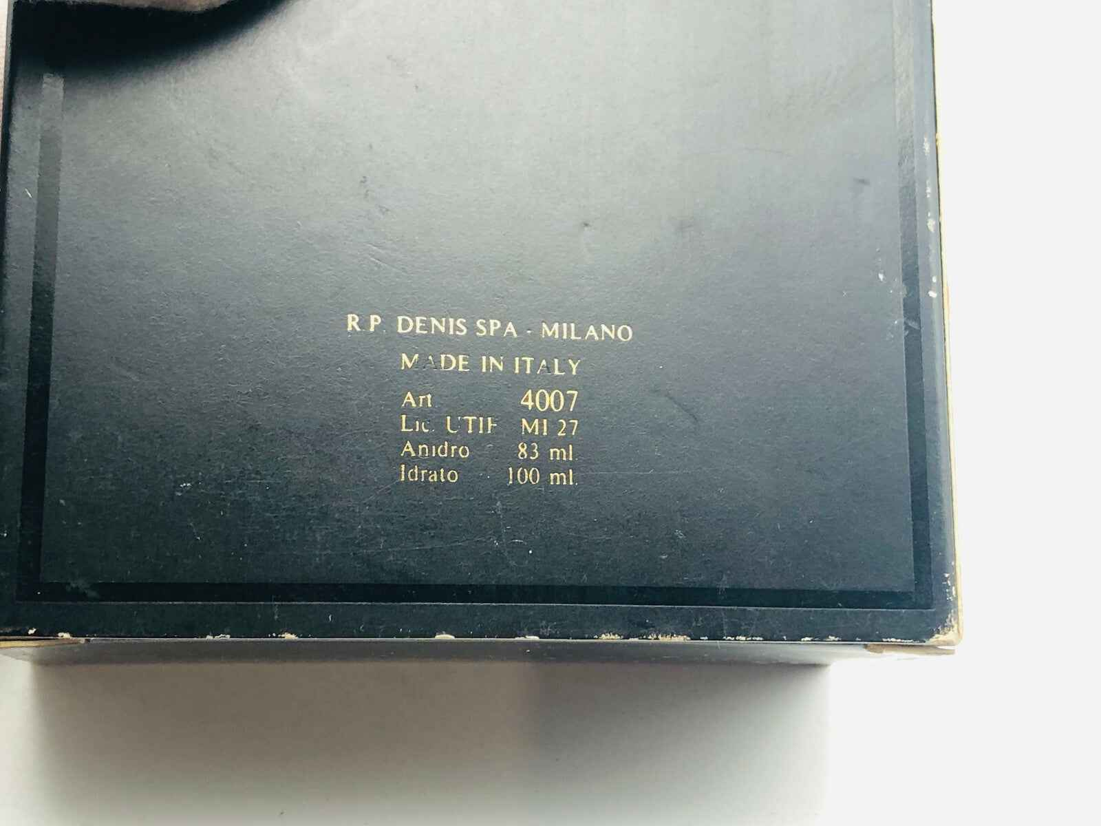 Scatola di Gianmarco Venturi Donna Vintage con informazioni sul prodotto in italiano