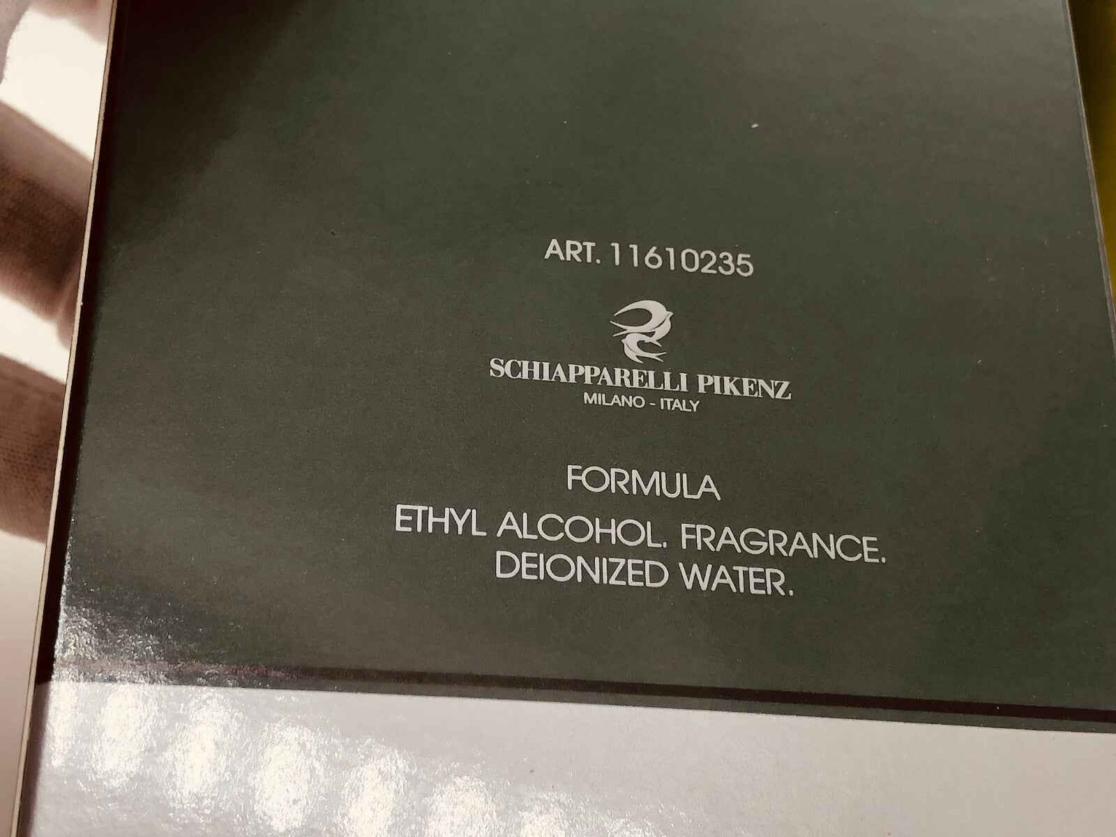 Scatola di profumo GianMarco Venturi Uomo con ingredienti e formula delineati sul retro