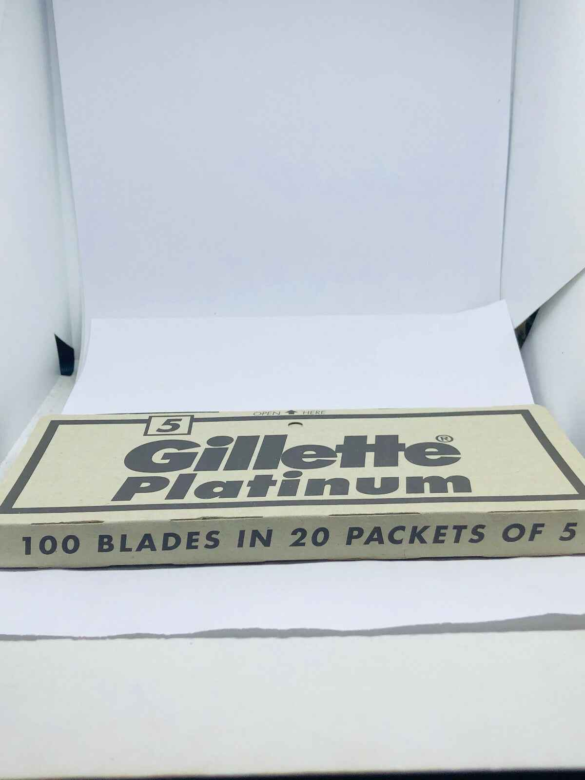 Confezione di 100 lamette Gillette Platinum in 20 pacchetti da 5 per una rasatura precisa