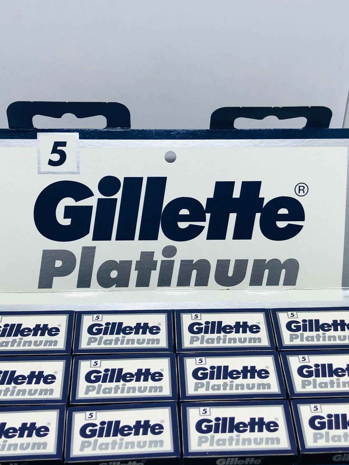 Scatola di lame Gillette Platinum Lamette con confezioni ordinate per la rasatura di precisione