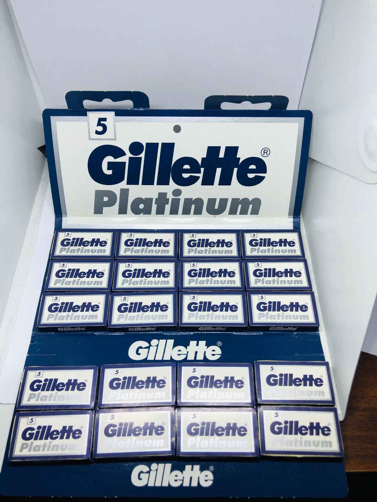 Confezione di lamette Gillette Platinum con 5 confezioni per una rasatura precisa e confortevole