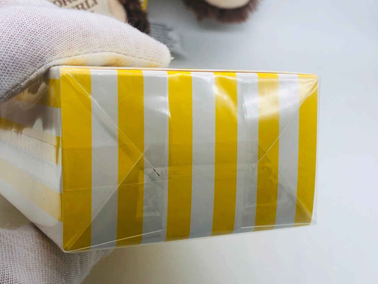 Scatola di profumo Giorgio Beverly Hills Homme con design a strisce gialle e bianche per uomini eleganti