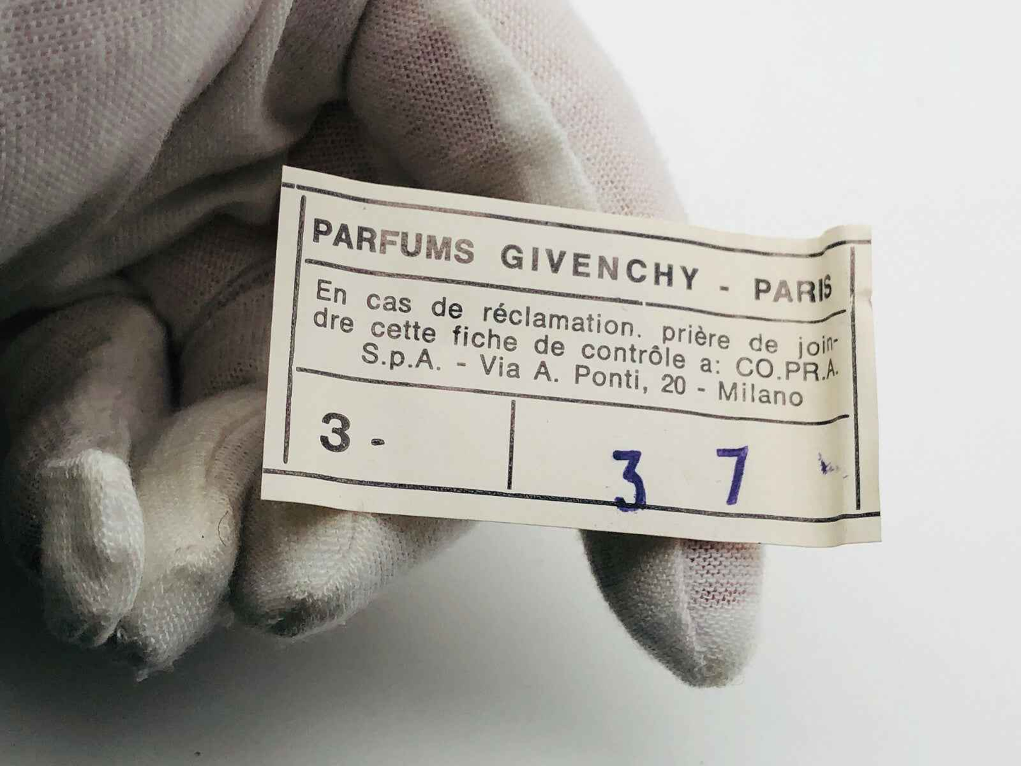 Etichetta del profumo Givenchy Monsieur Vintage con dettagli di controllo qualità
