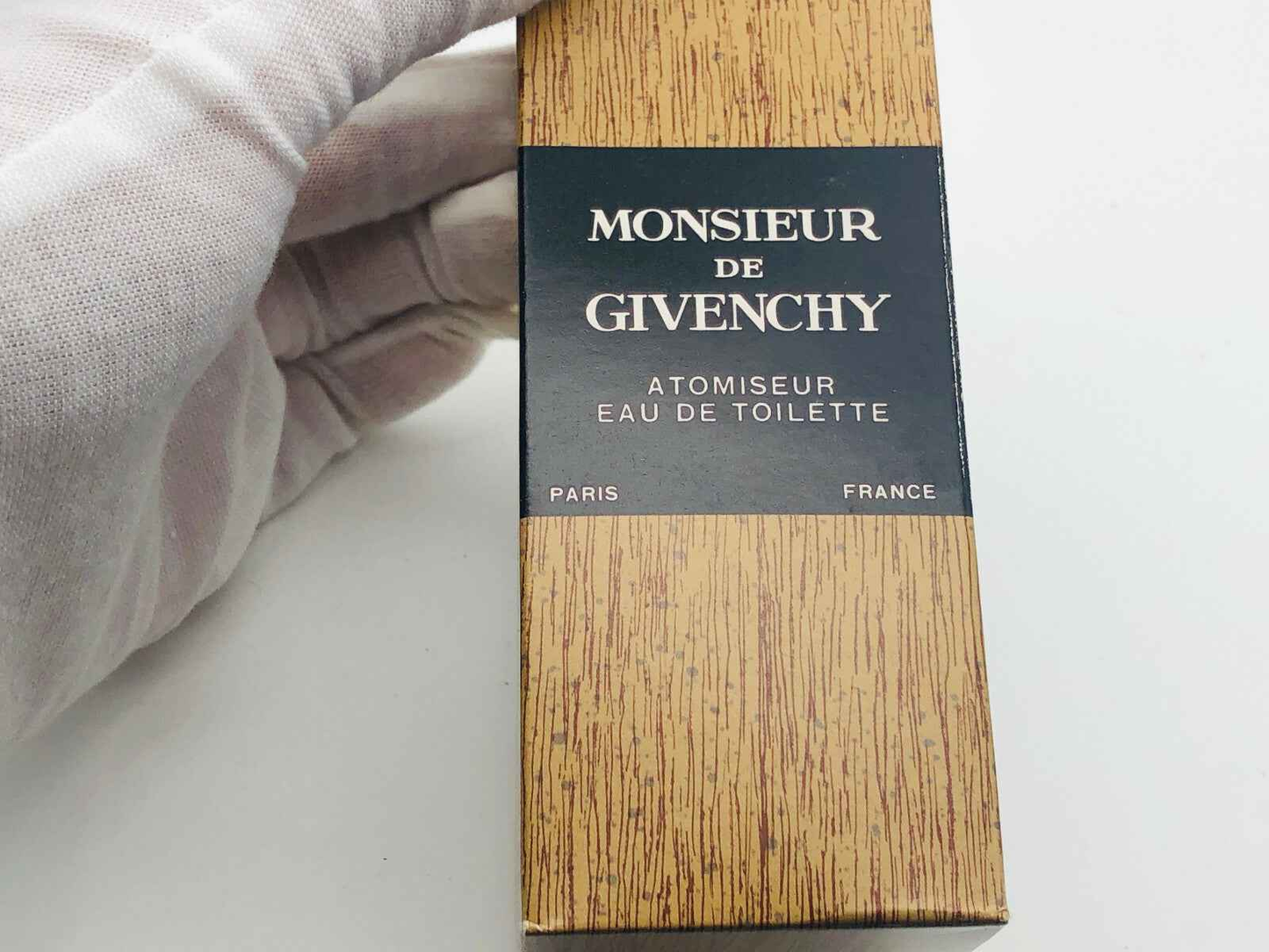 Confezione di profumo Givenchy Monsieur Vintage in atomizzatore, elegante e raffinato per ogni occasione