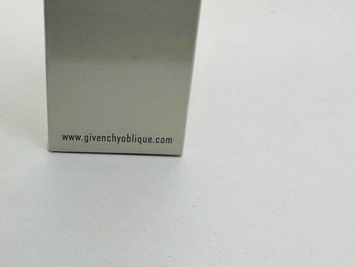 Scatola elegante del profumo Givenchy Oblique con logo e sito web in evidenza