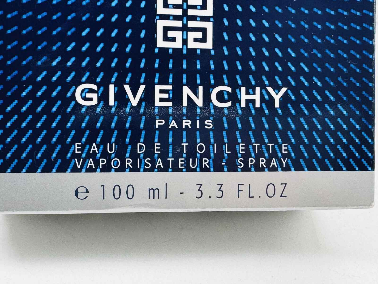 Profumo Givenchy Pi Greco Neo in confezione da 100 ml con spruzzatore elegante