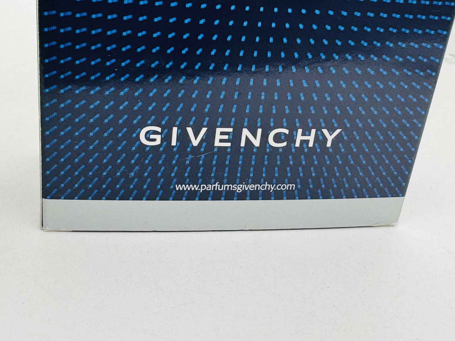 Scatola di Profumo Givenchy Pi Greco Neo con design elegante e moderno