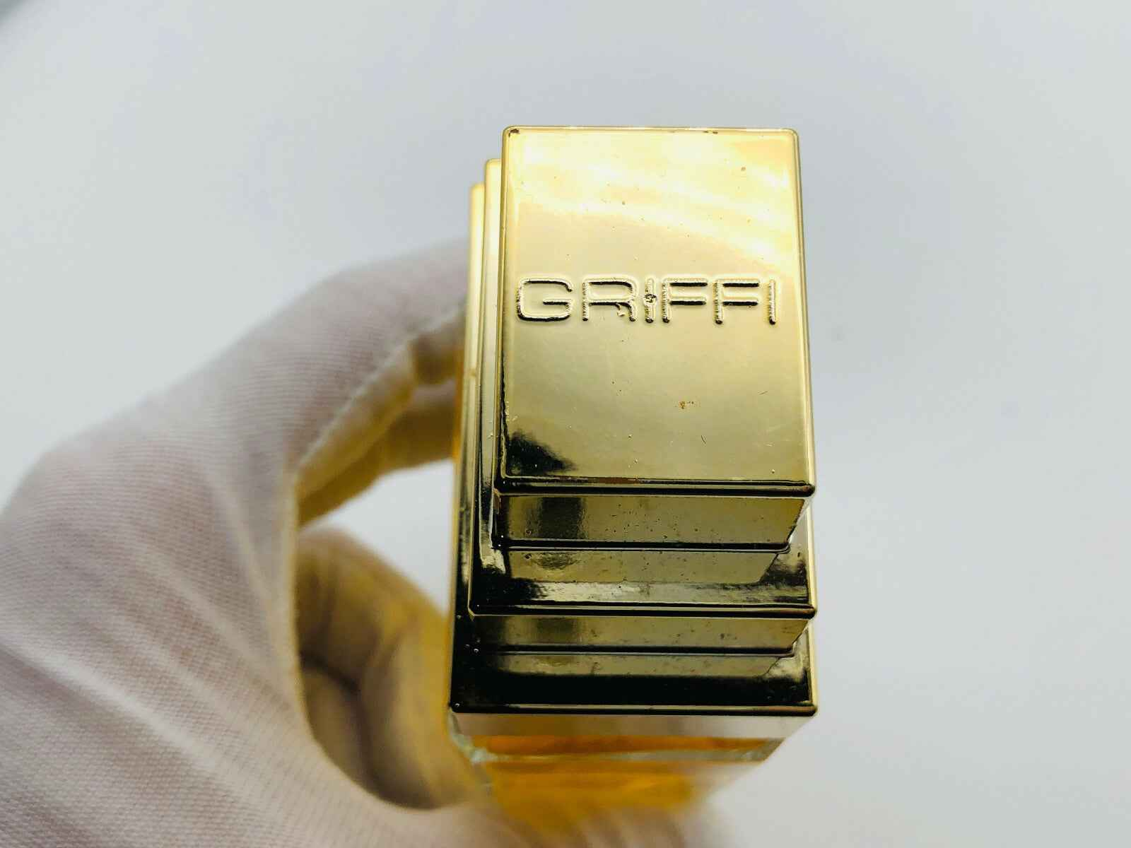 Profumo Griffi Uomo Vintage in flacone dorato elegante per uomini con stile classico