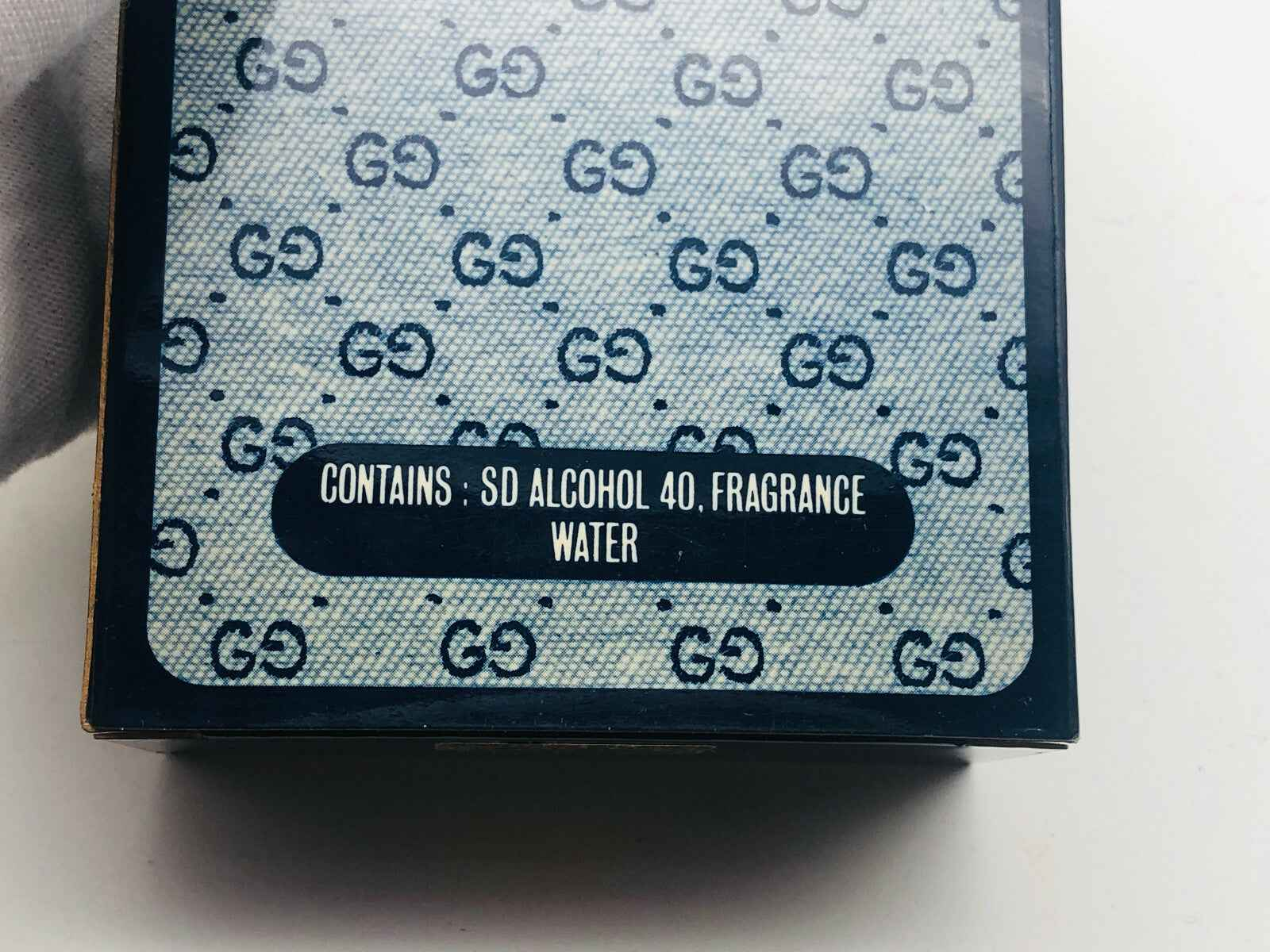 Scatola di profumo Eau de Gucci Vintage con dettagli del contenuto e logo Gucci