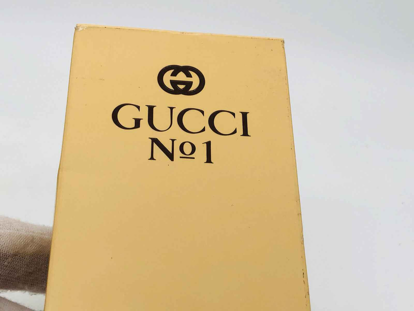 Scatola del profumo Gucci Vintage con logo e numero 1 in evidenza