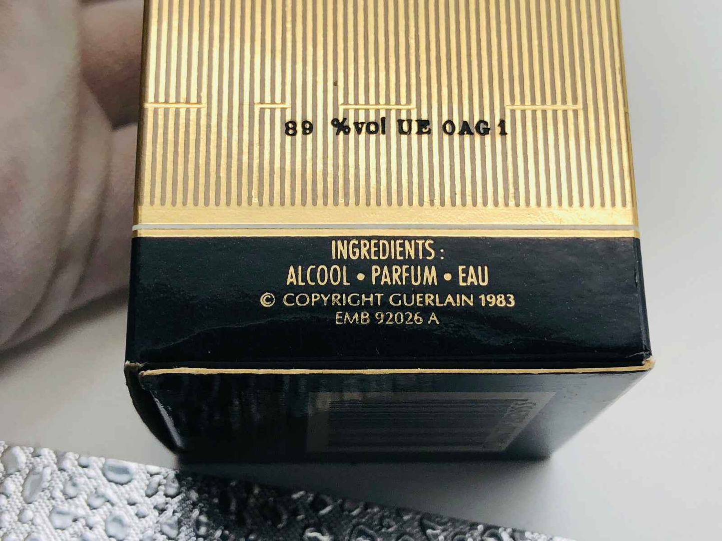 Scatola di Guerlain Chamade Vintage con ingredienti e data di copyright del 1983