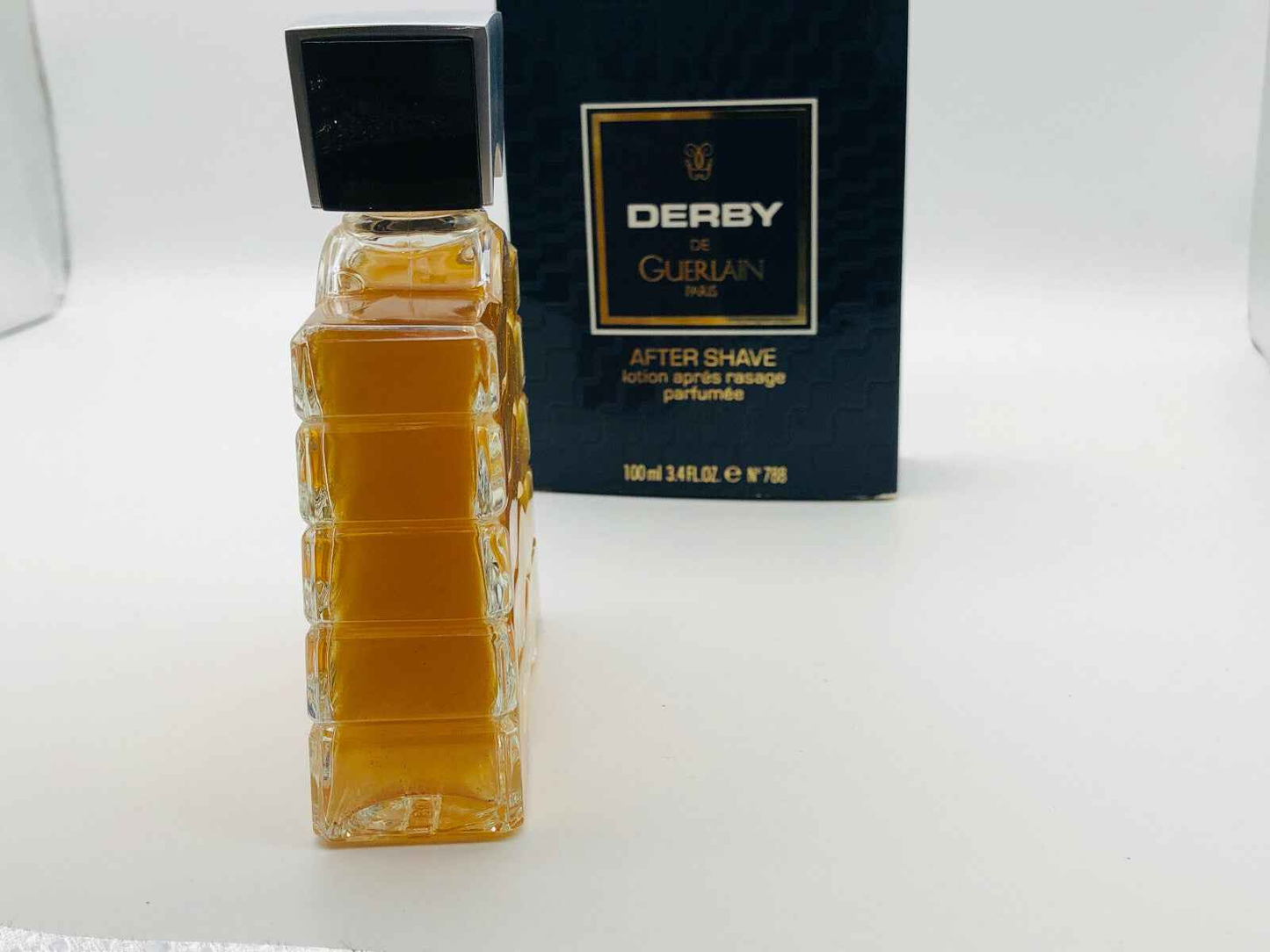 Lozione dopobarba Derby Guerlain in flacone trasparente da 100 ml con confezione elegante